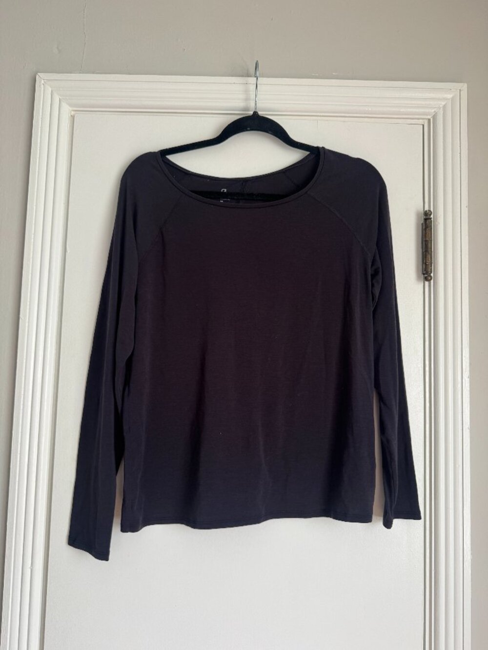 GAP Fit Women's Black Long Sleeve Open Back Tshirt Size Medium